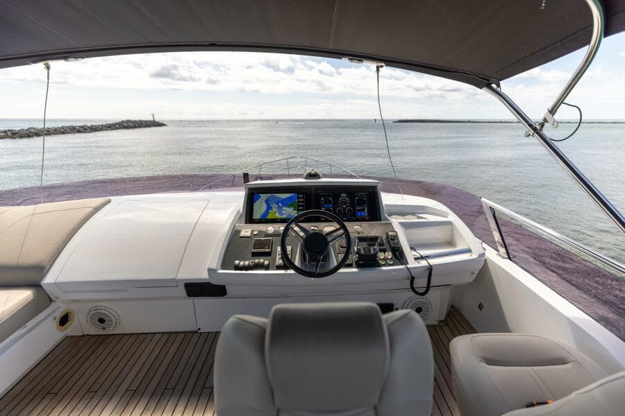 2019 Princess S65-CREWSZING- Flybridge Helm