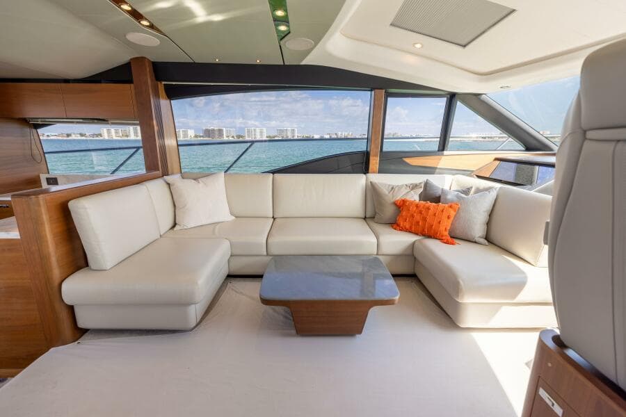 2019 Princess S65-CREWSZING- Salon