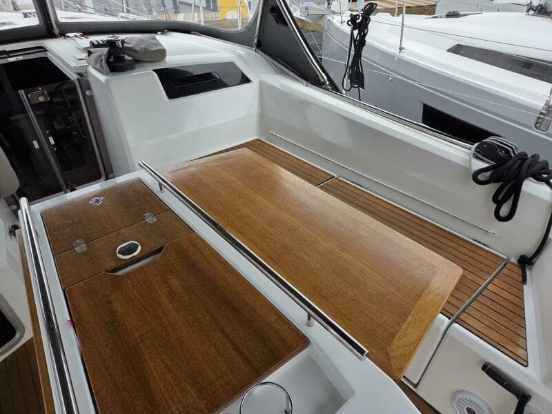 Lux Cockpit Table w/ Folding Leaves