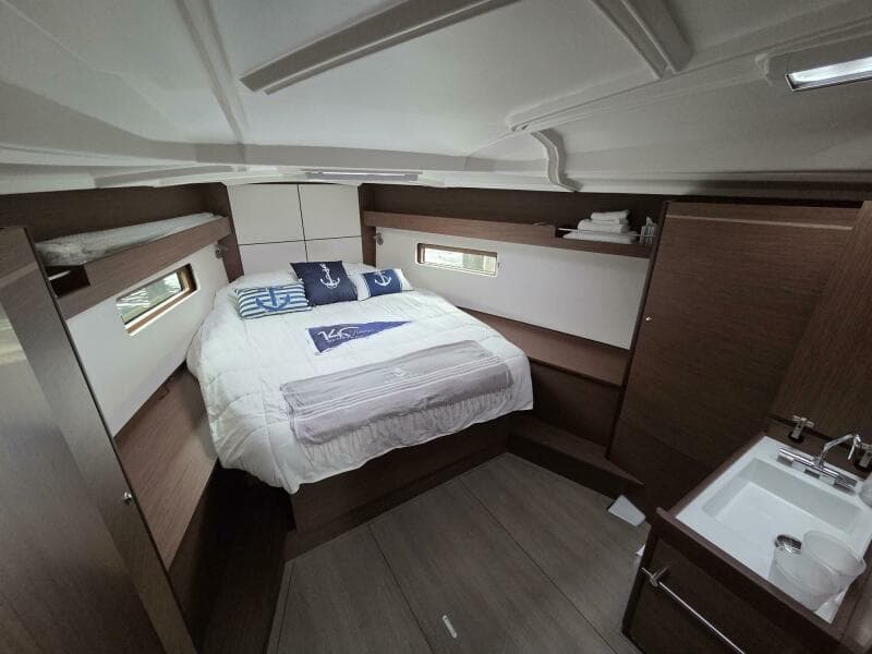 Owner's Cabin w/ Queen Berth & Vanity