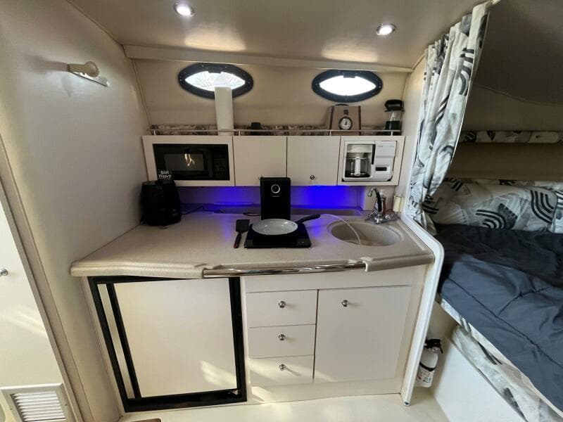 2001 Wellcraft 330 Coastal