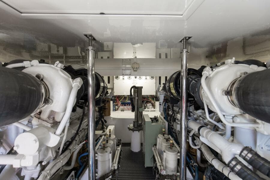 2008 60 Hatteras Blacksmith Engine Room