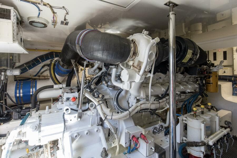 2008 60 Hatteras Blacksmith Engine Room (5)