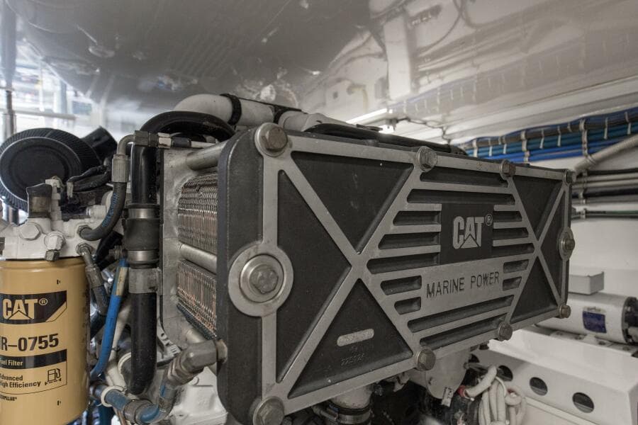 2008 60 Hatteras Blacksmith Engine Room (1)