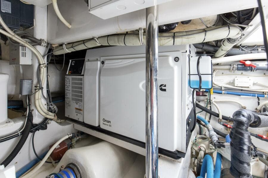 2008 60 Hatteras Blacksmith Engine Room (6)