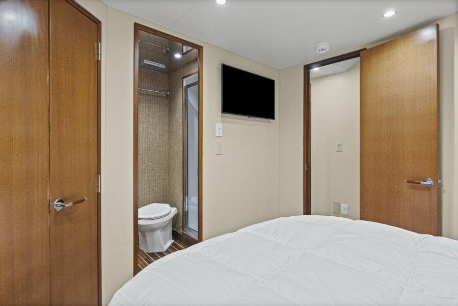 2008 60 Hatteras Blacksmith Master Stateroom (2)