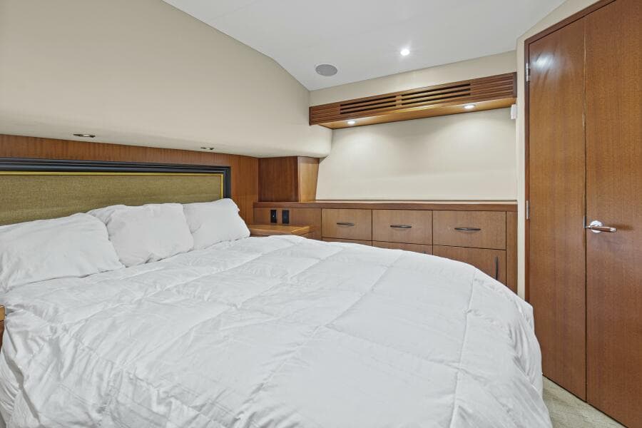 2008 60 Hatteras Blacksmith Master Stateroom (1)