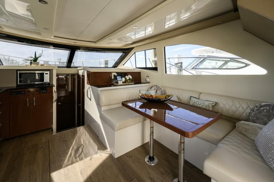 Salon Table & Seating