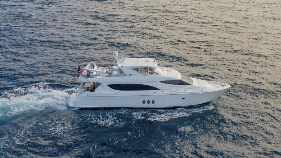 Hatteras 80 Gallopin-Starboard Profile