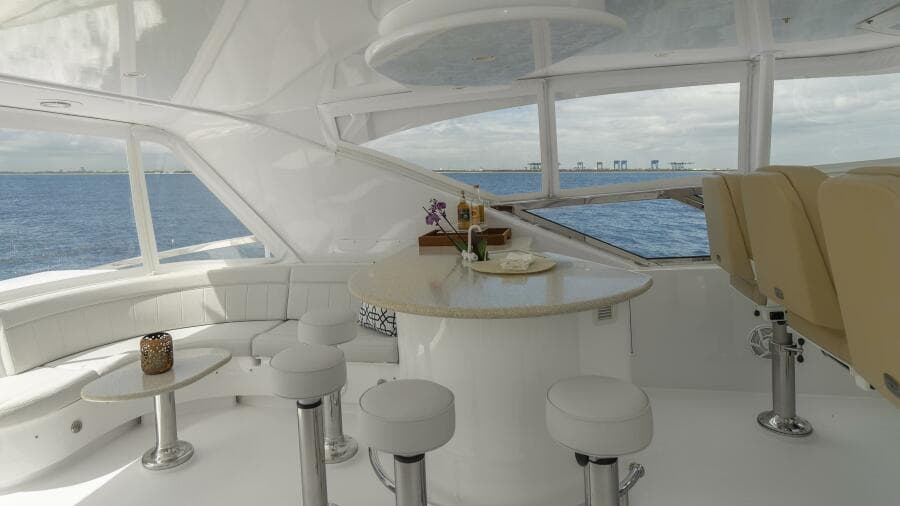 Hatteras 80 Gallopin- Flybridge Entertaining Area