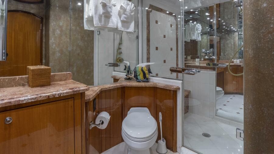 Hatteras 80 Gallopin- Master Head