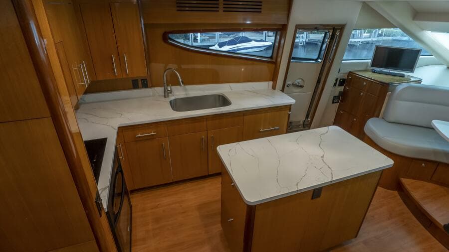 Hatteras 80 Gallopin- Galley