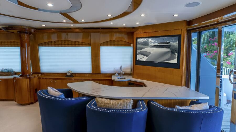 Hatteras 80 Gallopin-Salon Breakfast Bar