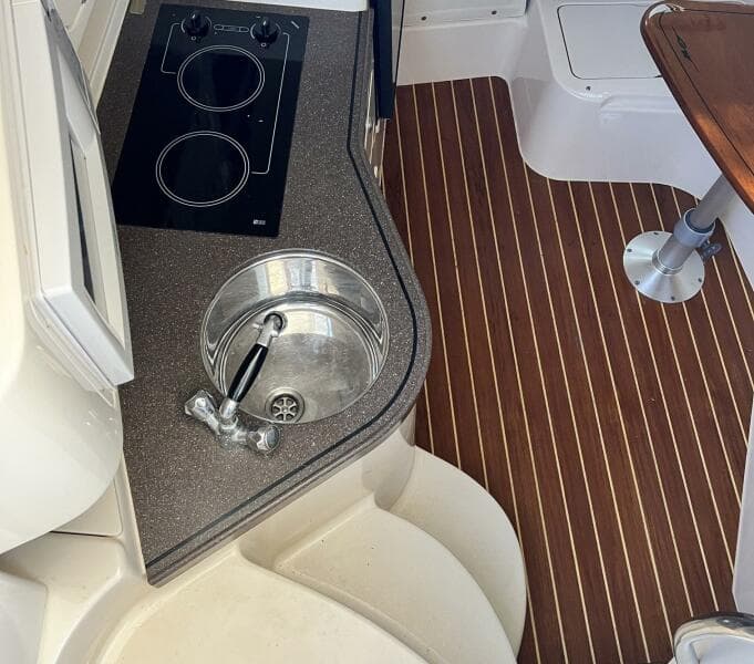 2004 Grady-White Express 330