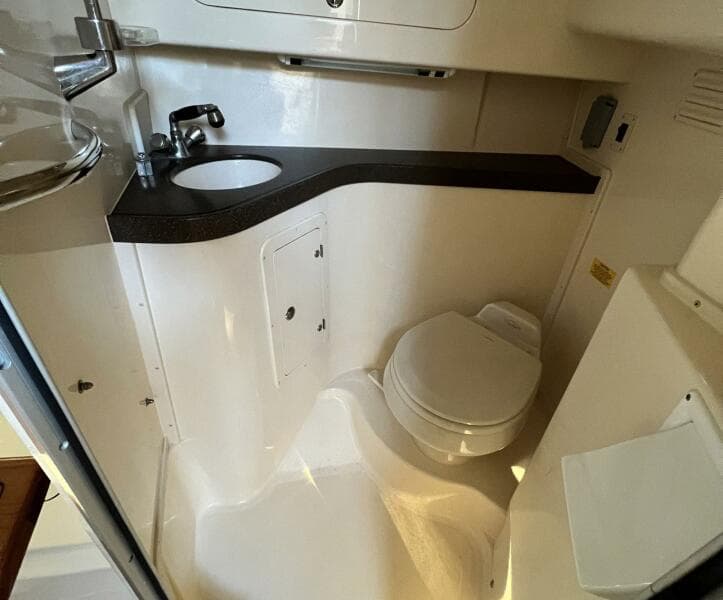 2004 Grady-White Express 330