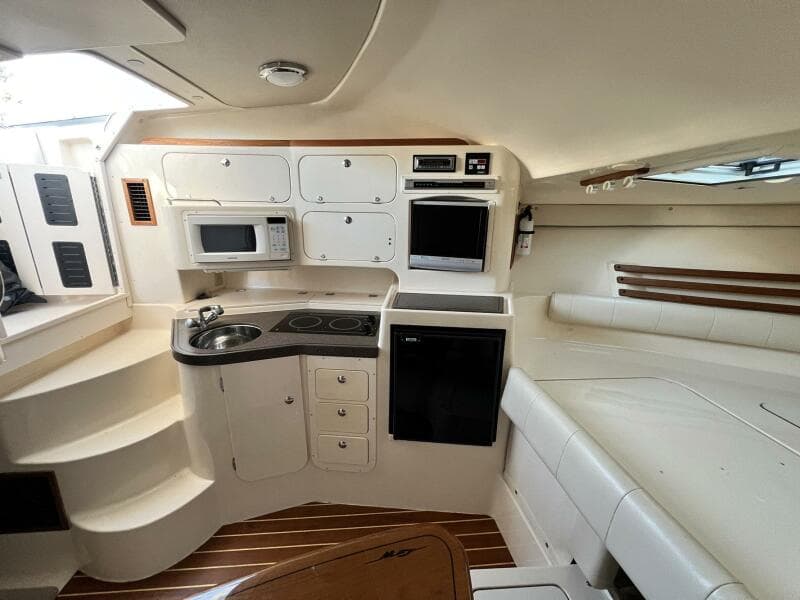 2004 Grady-White Express 330