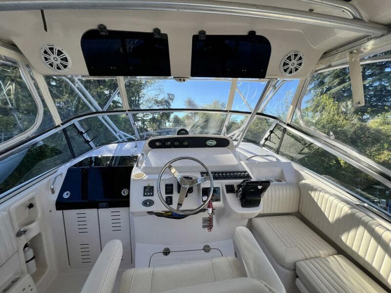 2004 Grady-White Express 330