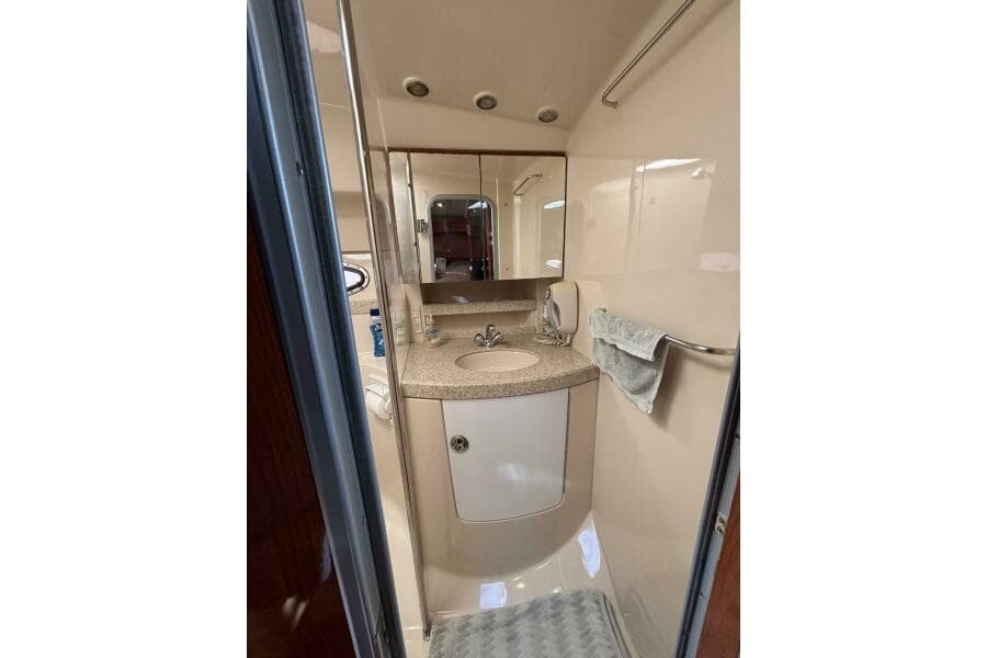 2007 Regal 3760 Sportyacht