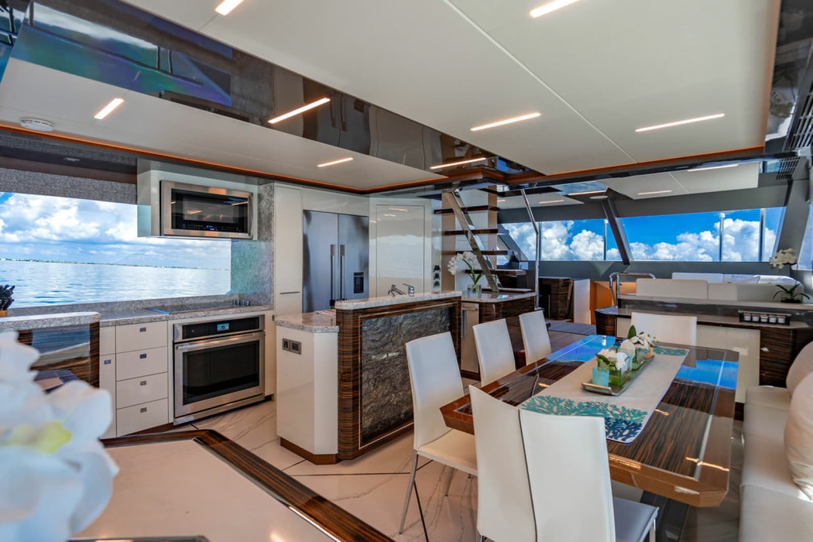 2020 Ocean Alexander 84R - Photo 13