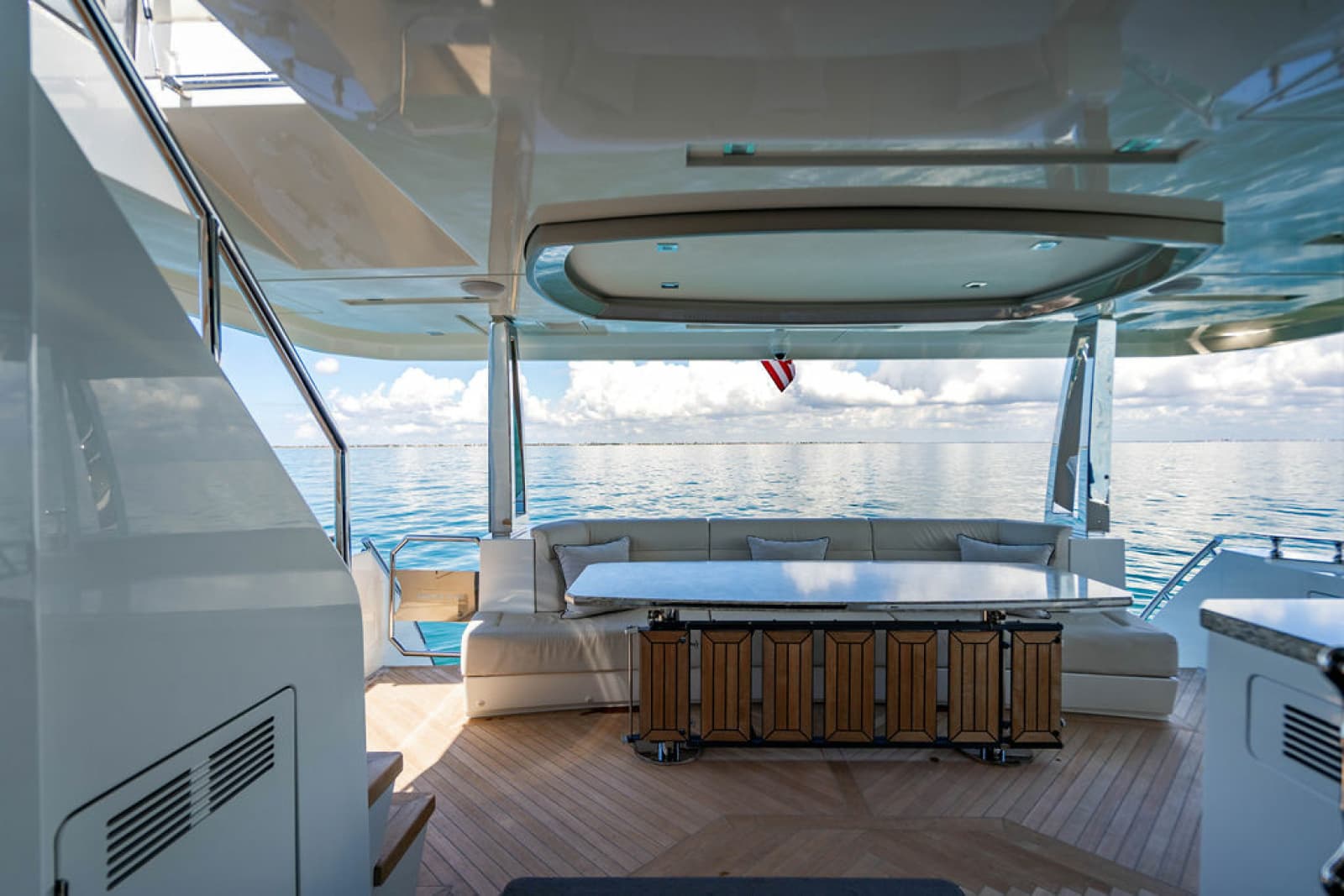 2020 Ocean Alexander 84R - Photo 9