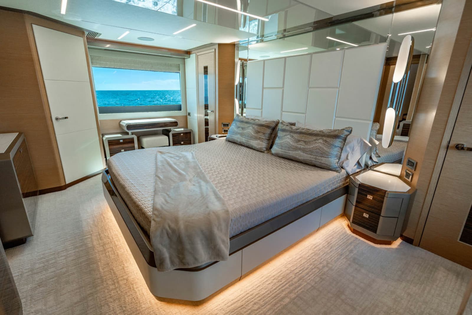 2020 Ocean Alexander 84R - Photo 24