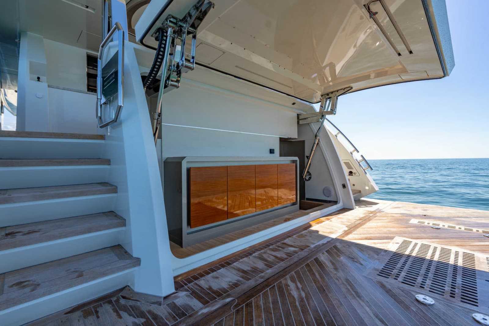 2020 Ocean Alexander 84R - Photo 5