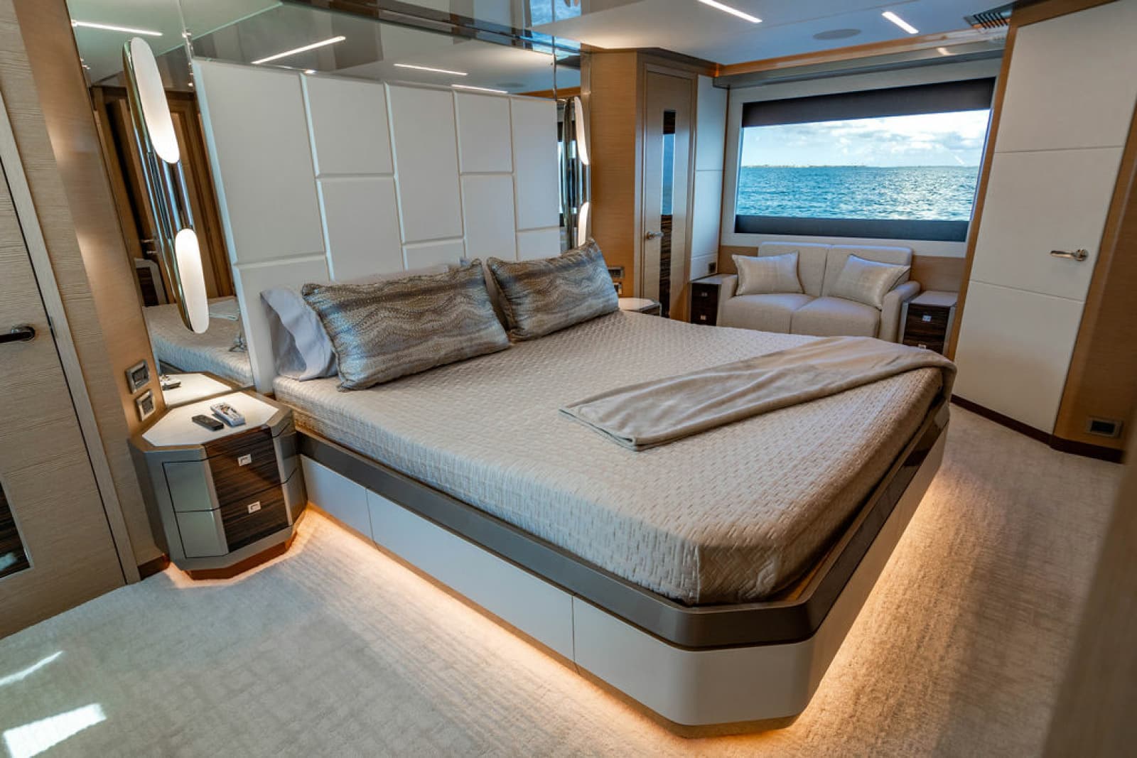 2020 Ocean Alexander 84R - Photo 23