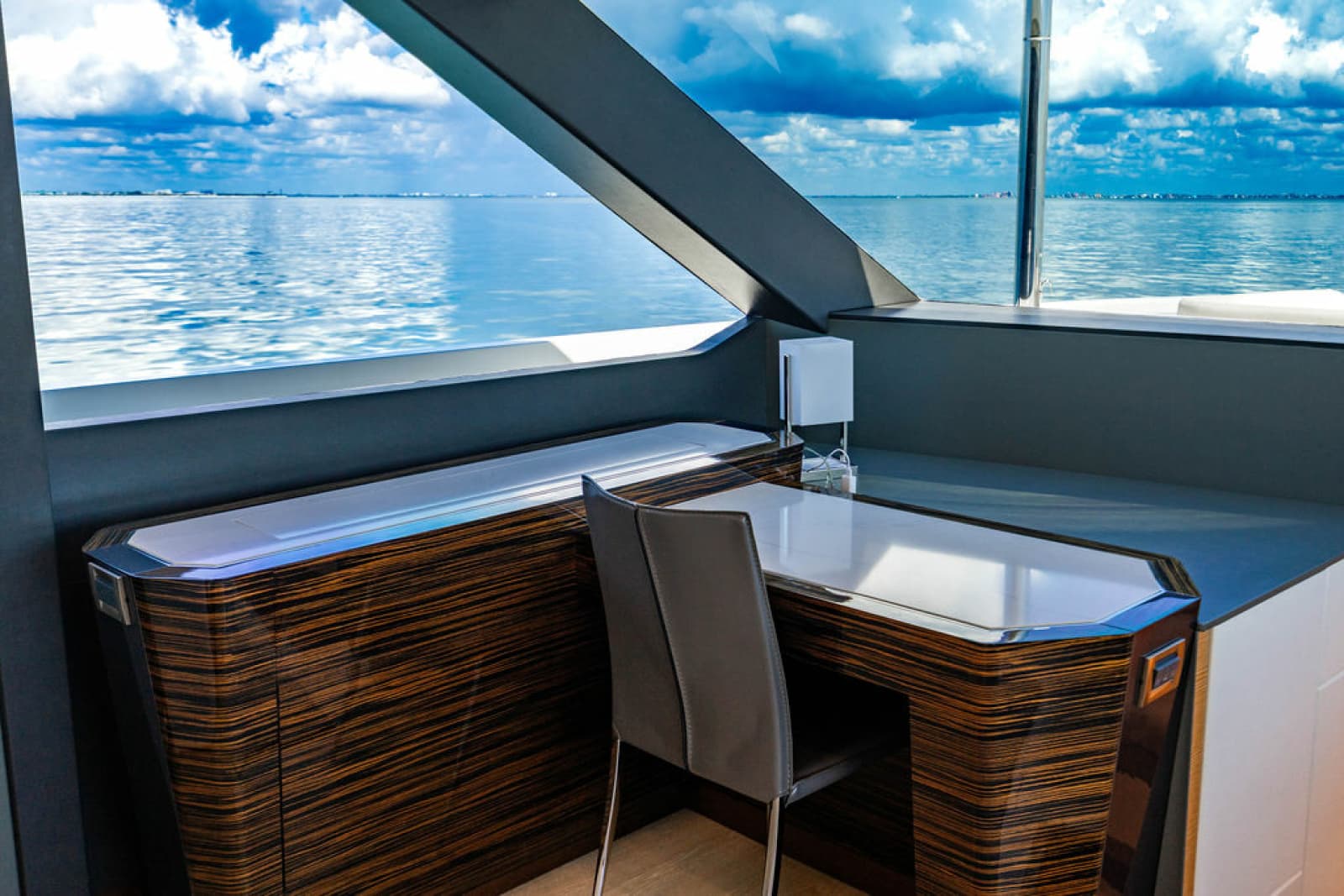 2020 Ocean Alexander 84R - Photo 19