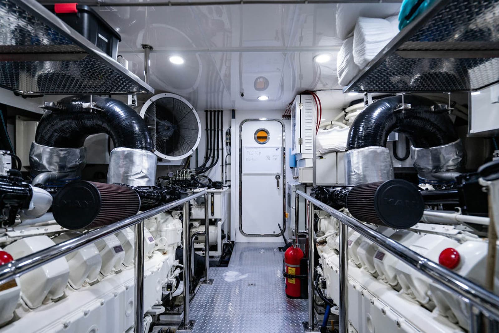 2020 Ocean Alexander 84R - Photo 69