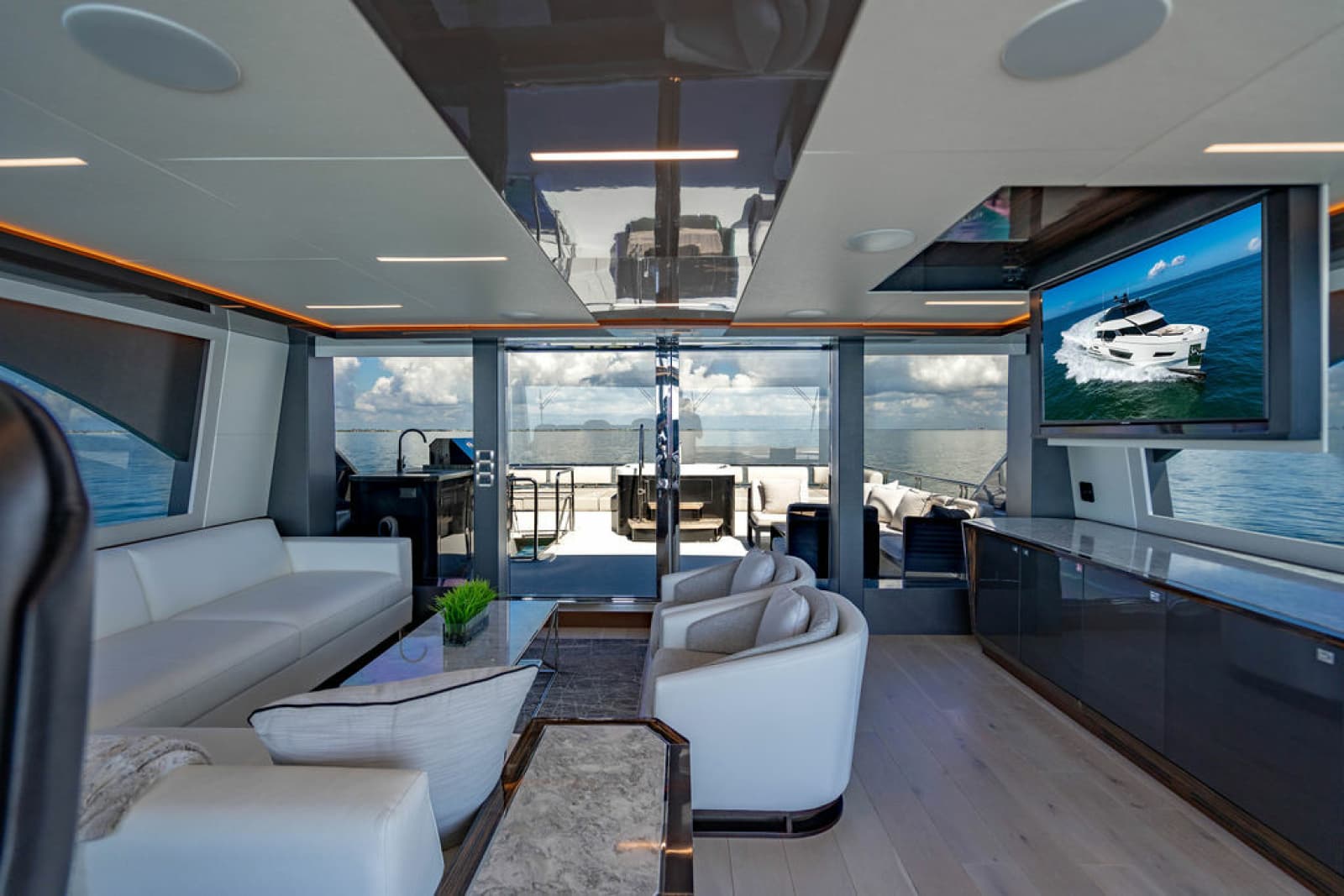 2020 Ocean Alexander 84R - Photo 43