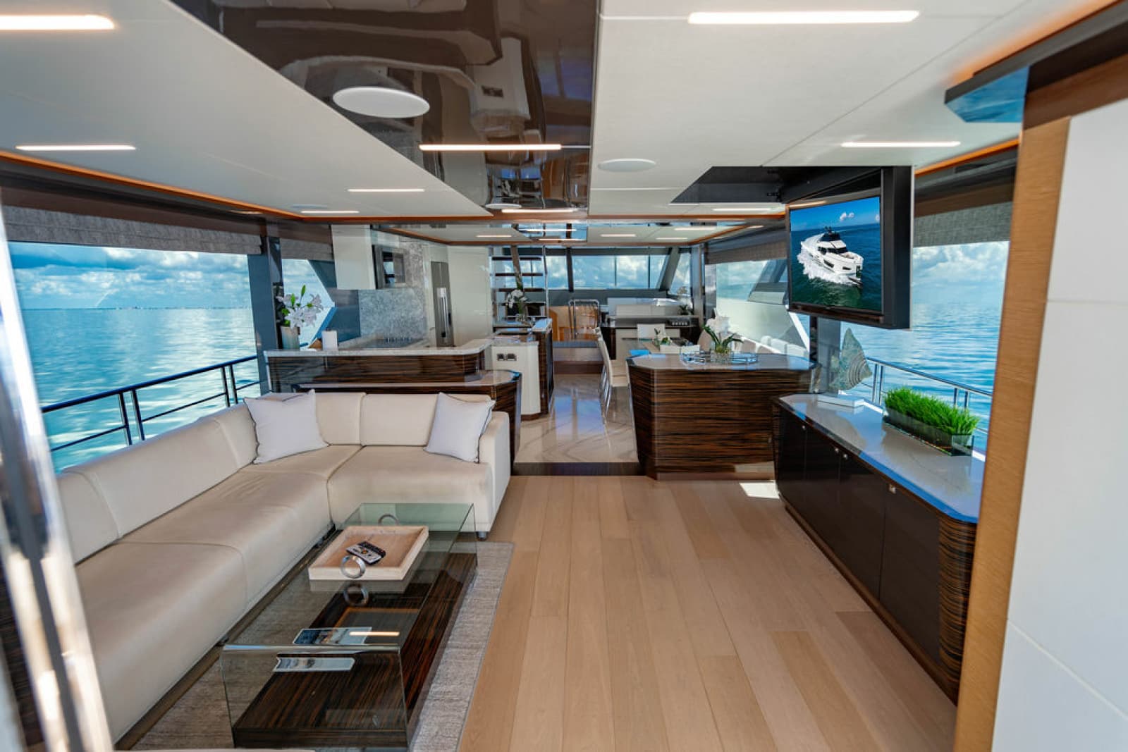 2020 Ocean Alexander 84R - Photo 10