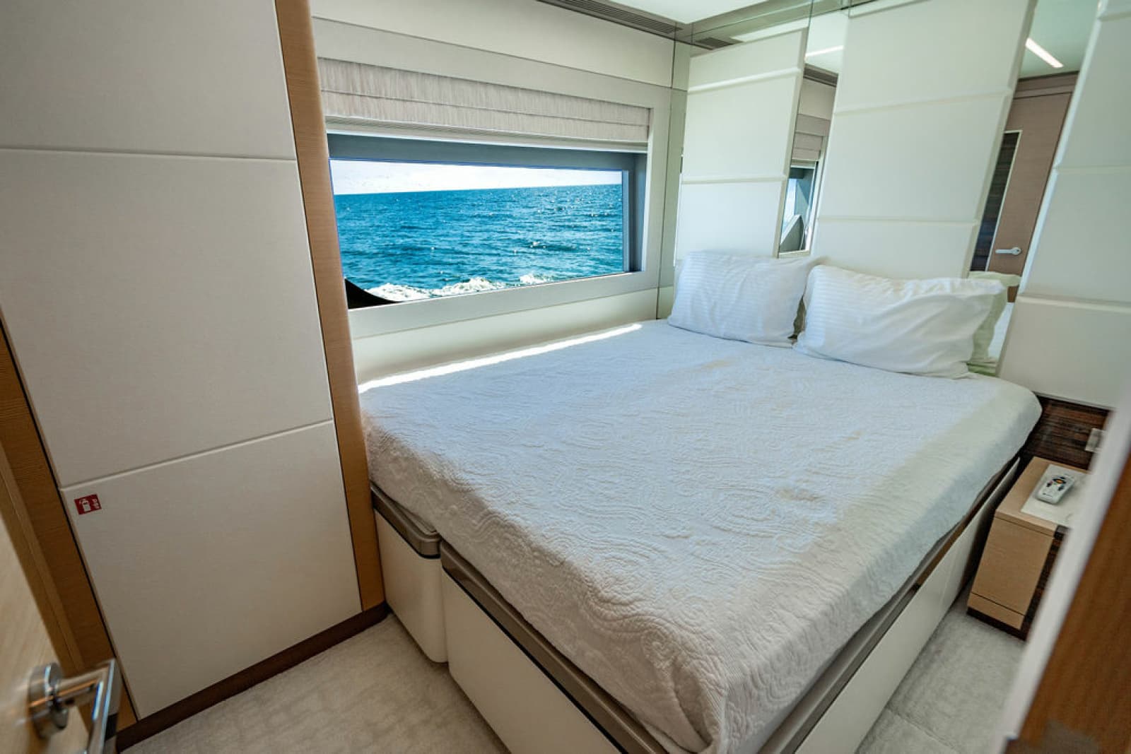 2020 Ocean Alexander 84R - Photo 38