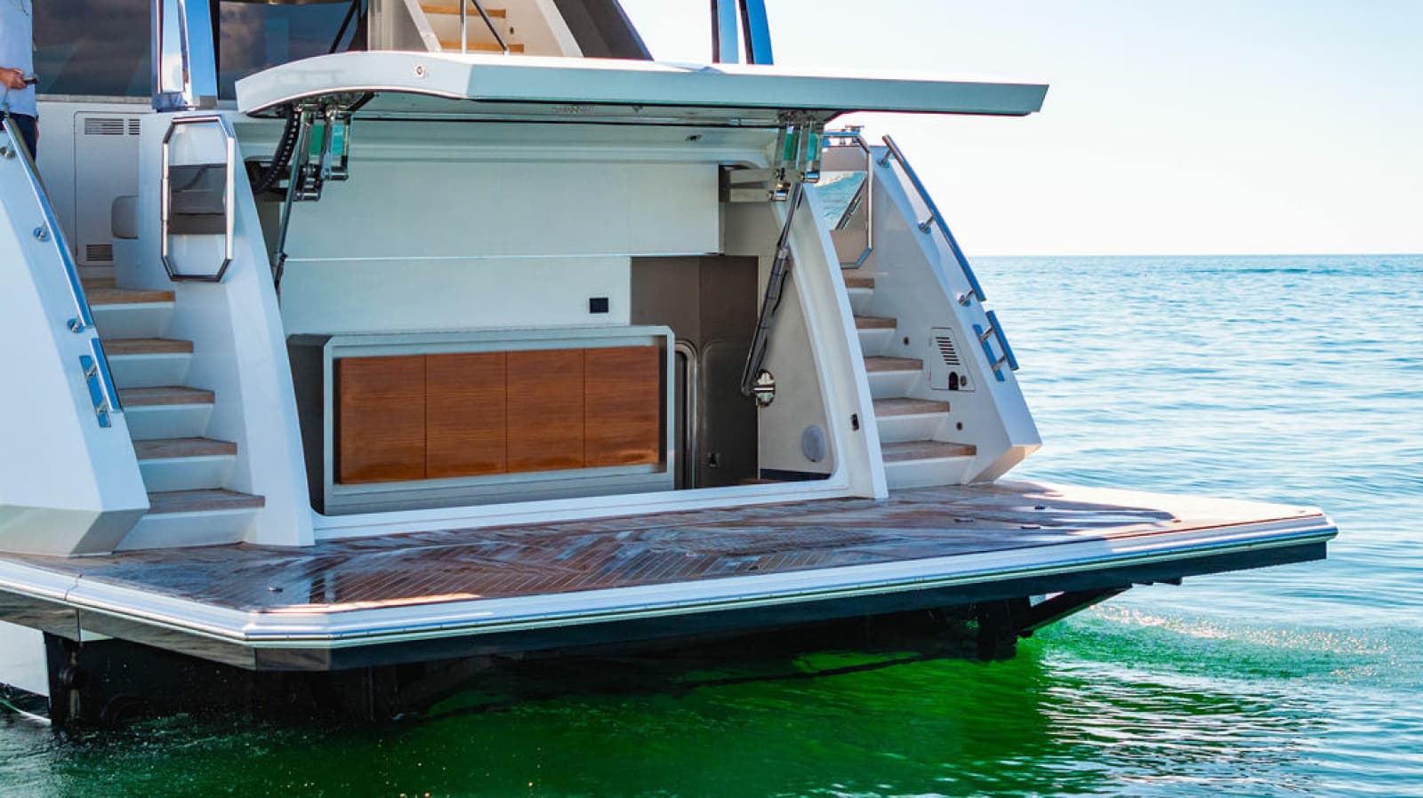 2020 Ocean Alexander 84R - Photo 4