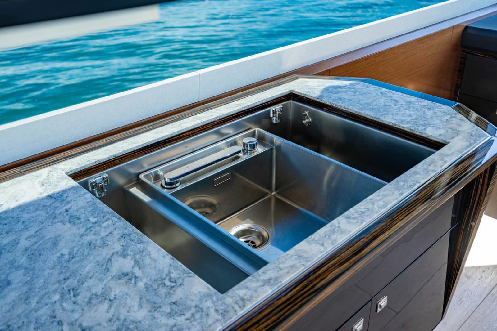 2020 Ocean Alexander 84R - Photo 49