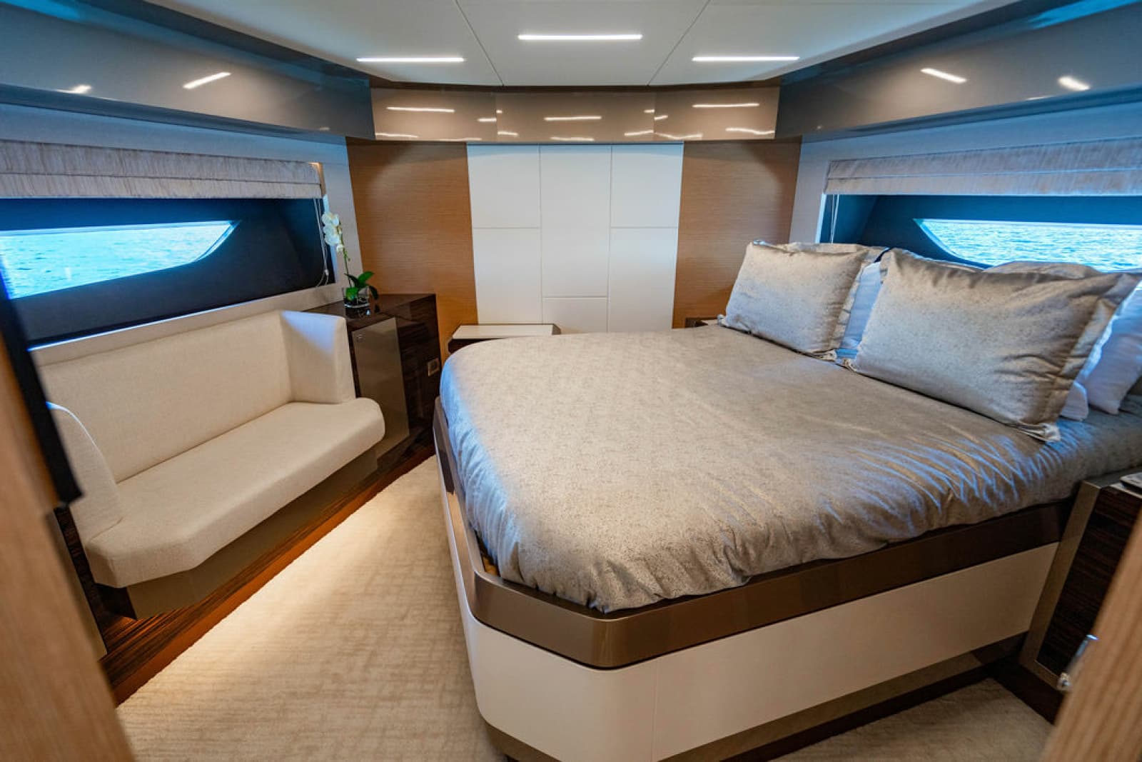 2020 Ocean Alexander 84R - Photo 33