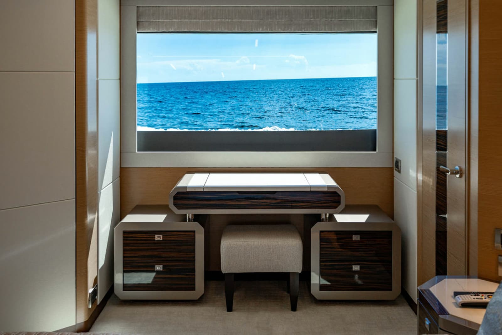 2020 Ocean Alexander 84R - Photo 26