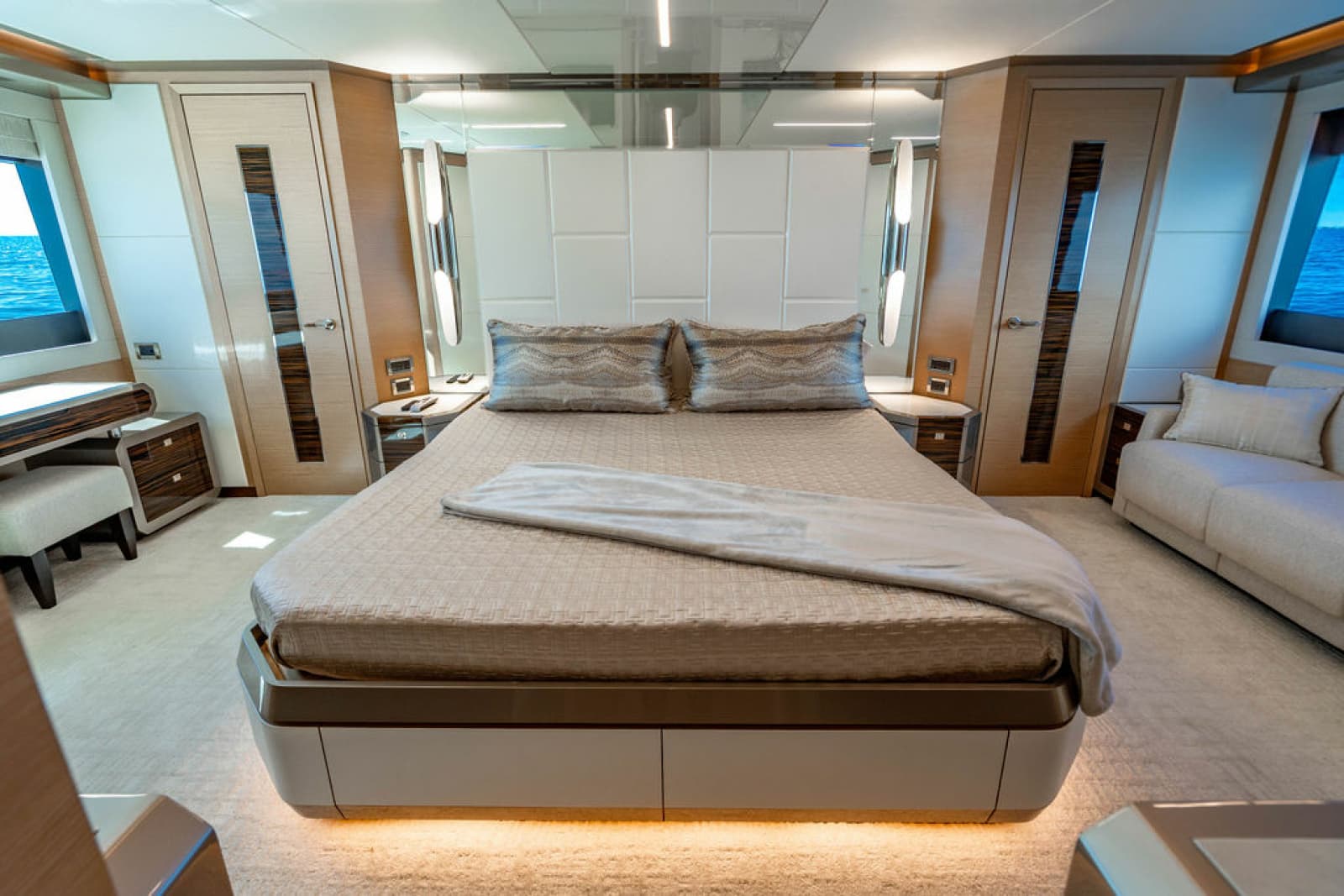 2020 Ocean Alexander 84R - Photo 22