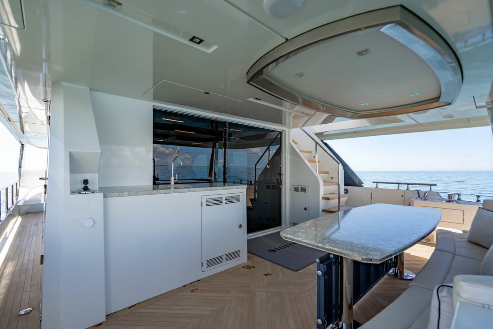 2020 Ocean Alexander 84R - Photo 7