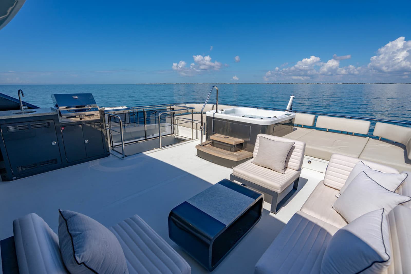 2020 Ocean Alexander 84R - Photo 53