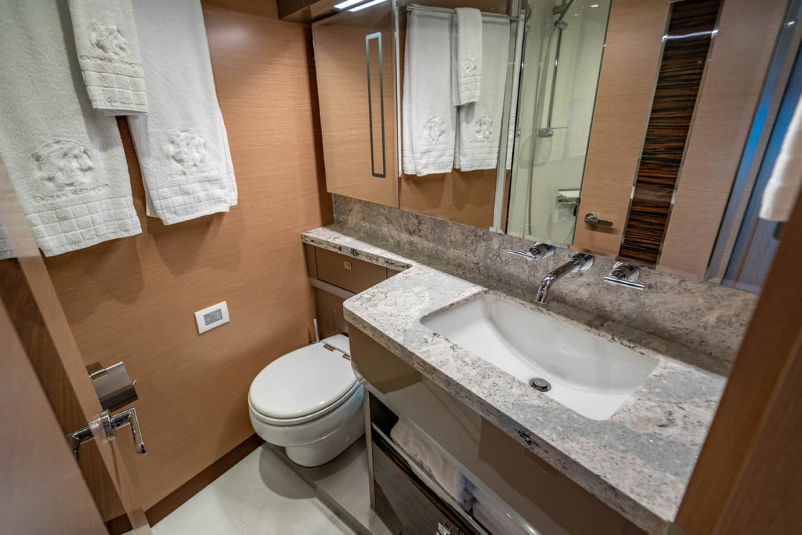2020 Ocean Alexander 84R - Photo 35