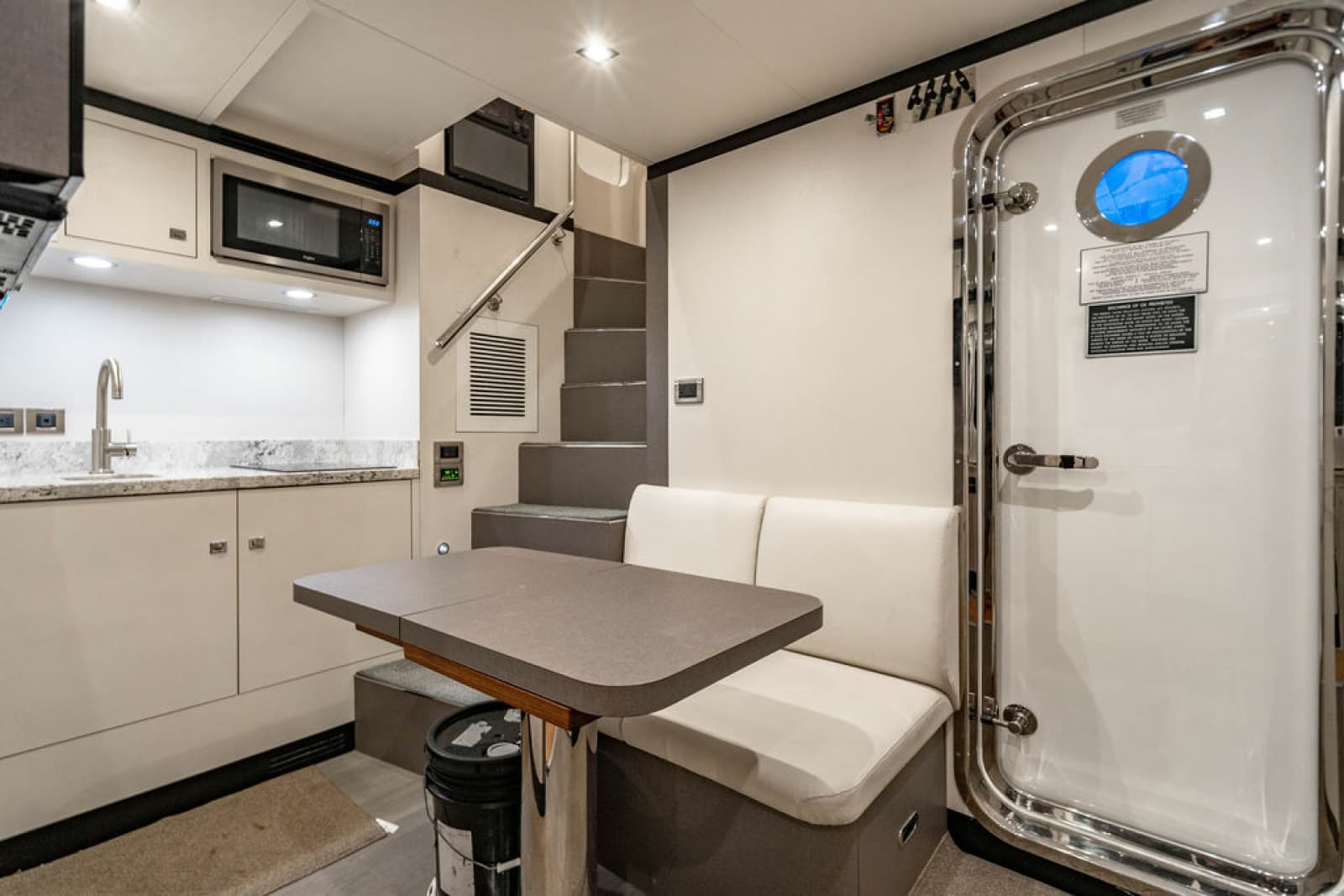 2020 Ocean Alexander 84R - Photo 63