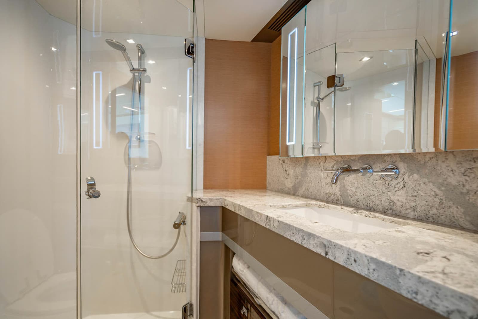 2020 Ocean Alexander 84R - Photo 40