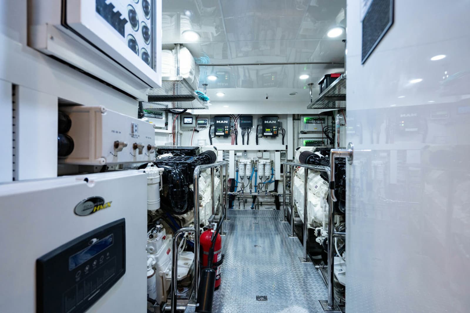 2020 Ocean Alexander 84R - Photo 68