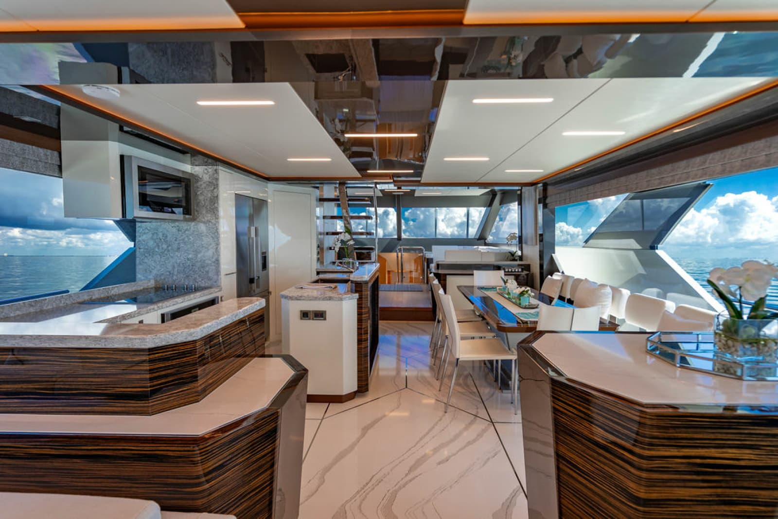 2020 Ocean Alexander 84R - Photo 12