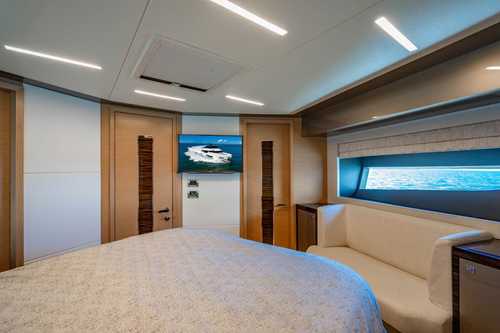 2020 Ocean Alexander 84R - Photo 32