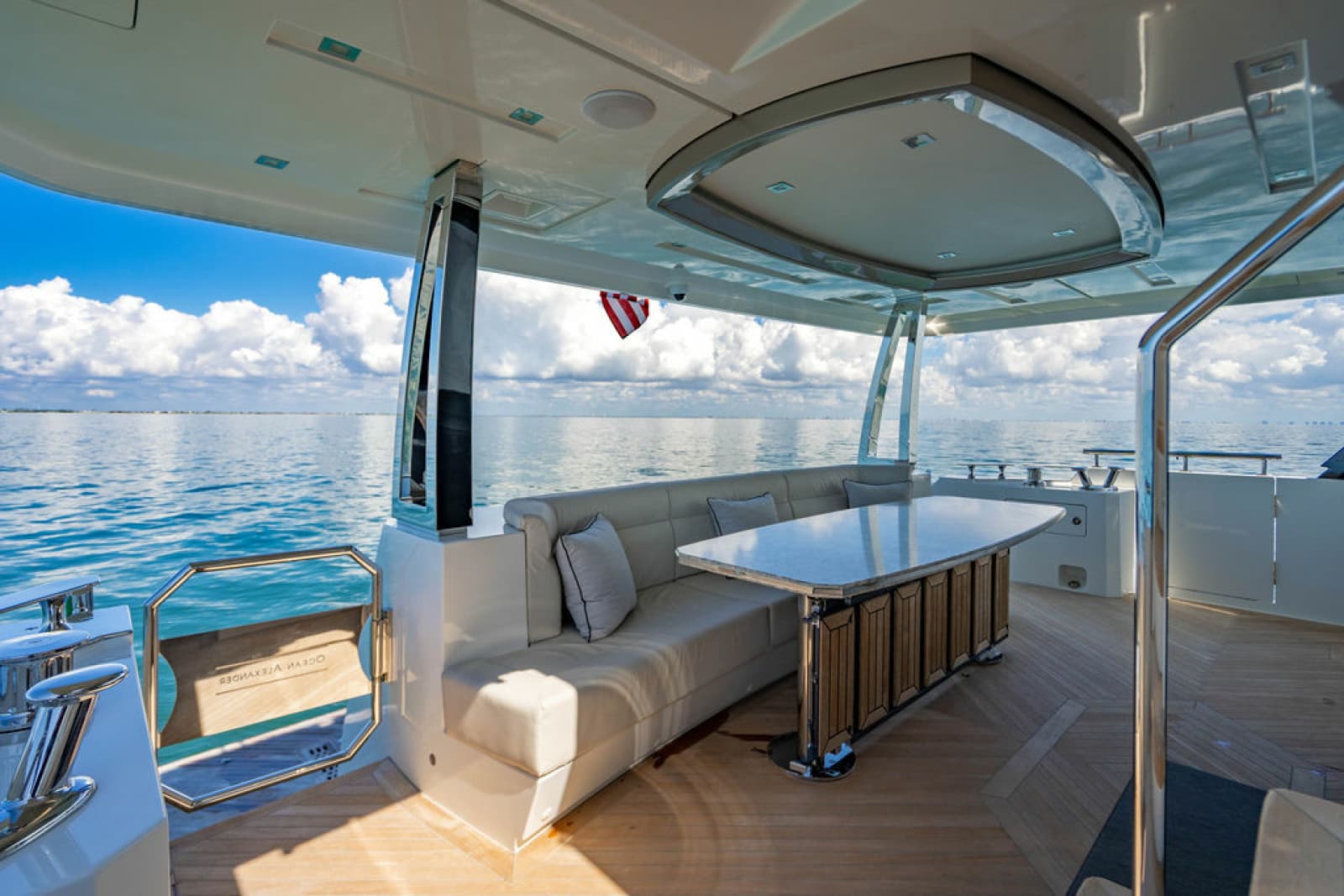 2020 Ocean Alexander 84R - Photo 8
