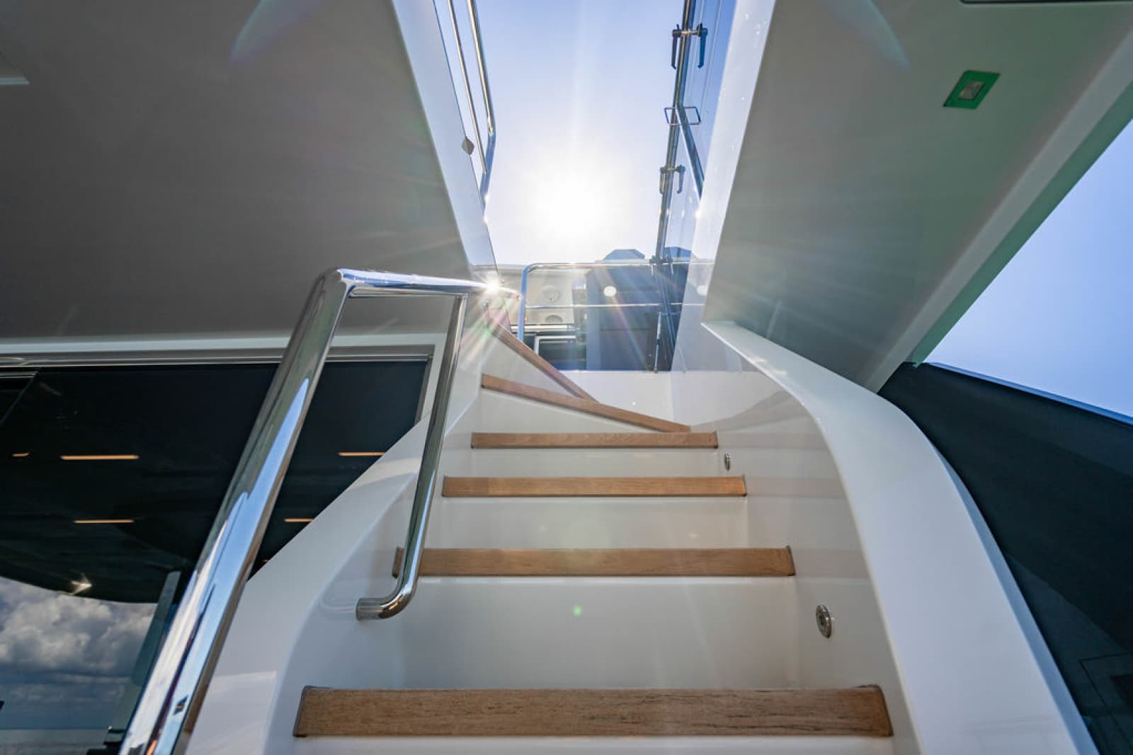 2020 Ocean Alexander 84R - Photo 56