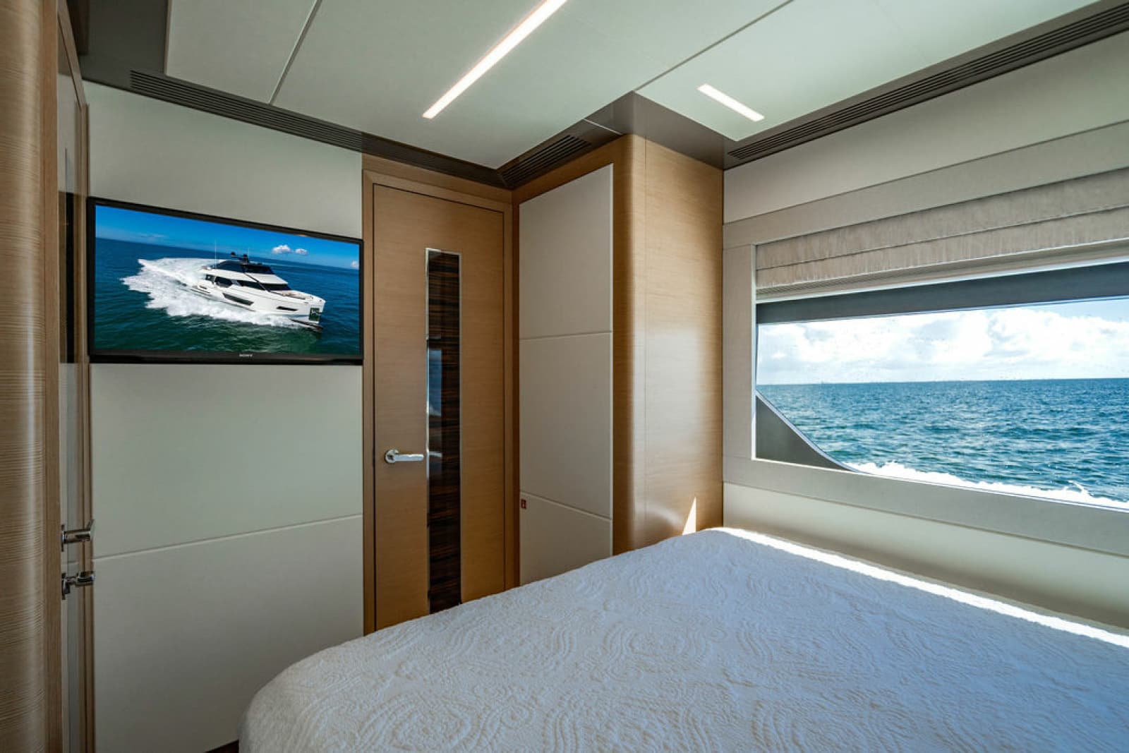 2020 Ocean Alexander 84R - Photo 39