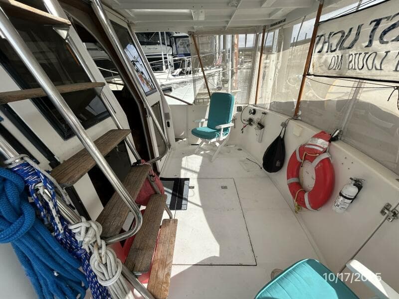 40' Kha Shing aftdeck starboard