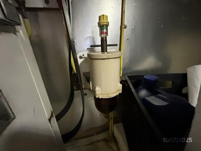 40' Kha Shing starboard Racor fuel filter